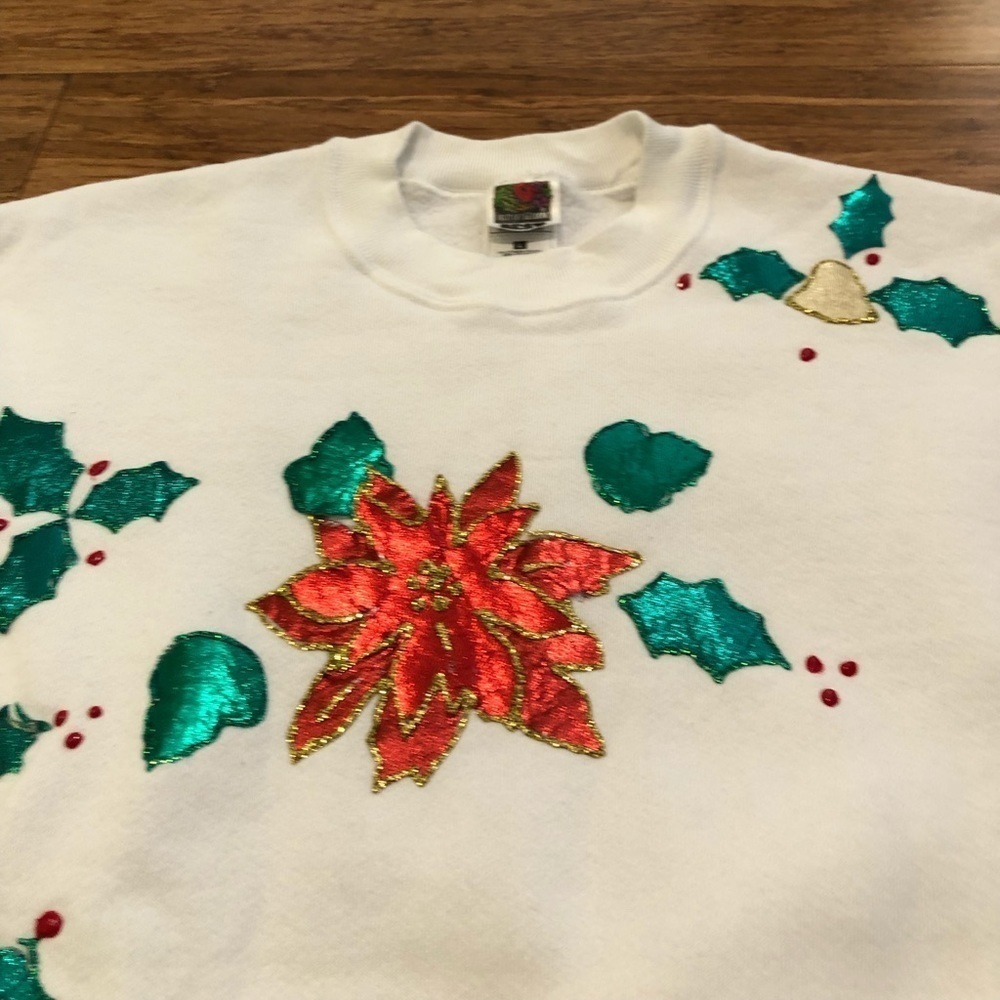 Vintage Christmas white pointsettia sweatshirt - Picture 2 of 12
